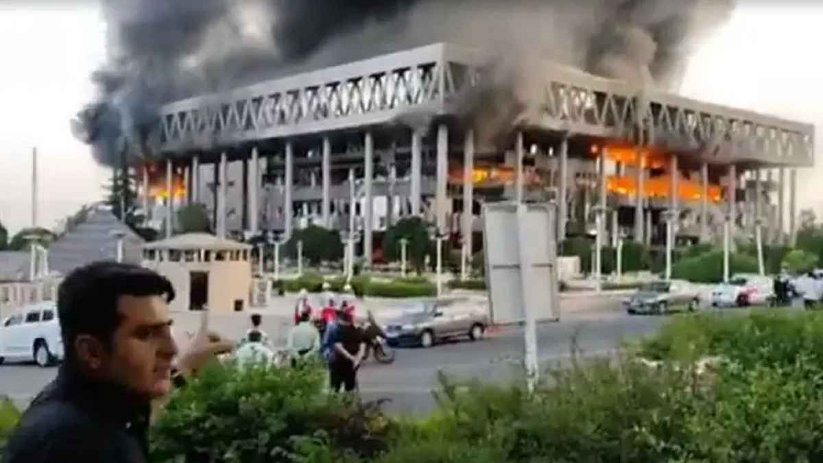 ইরানের রাষ্ট্রীয় টেলিভিশন ভবনে ভয়াবহ হামলা