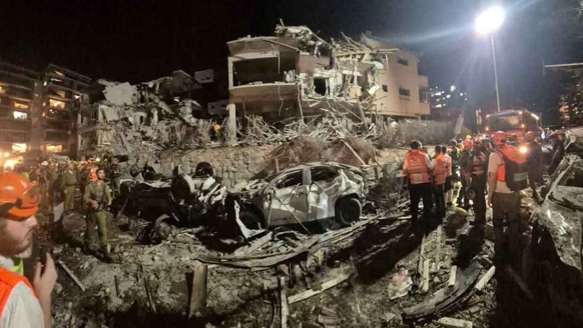 হাইপারসনিক ছাড়াও ৩ ধরনের ক্ষেপণাস্ত্র ছুড়েছে ইরান