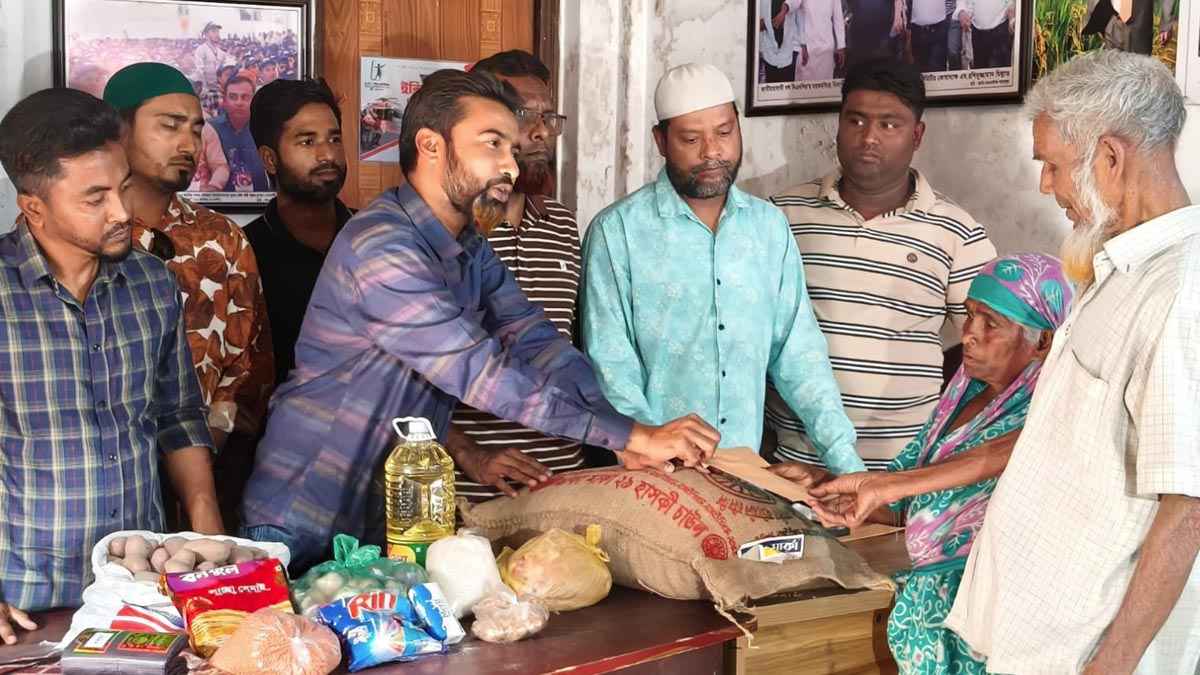 সহায় সম্বলহীন বৃদ্ধ দম্পতির আজীবন দায়িত্ব নিলেন সোহেল রানা