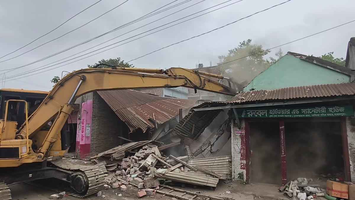জামালপুরে অবৈধ স্থাপনা উচ্ছেদ অভিযান