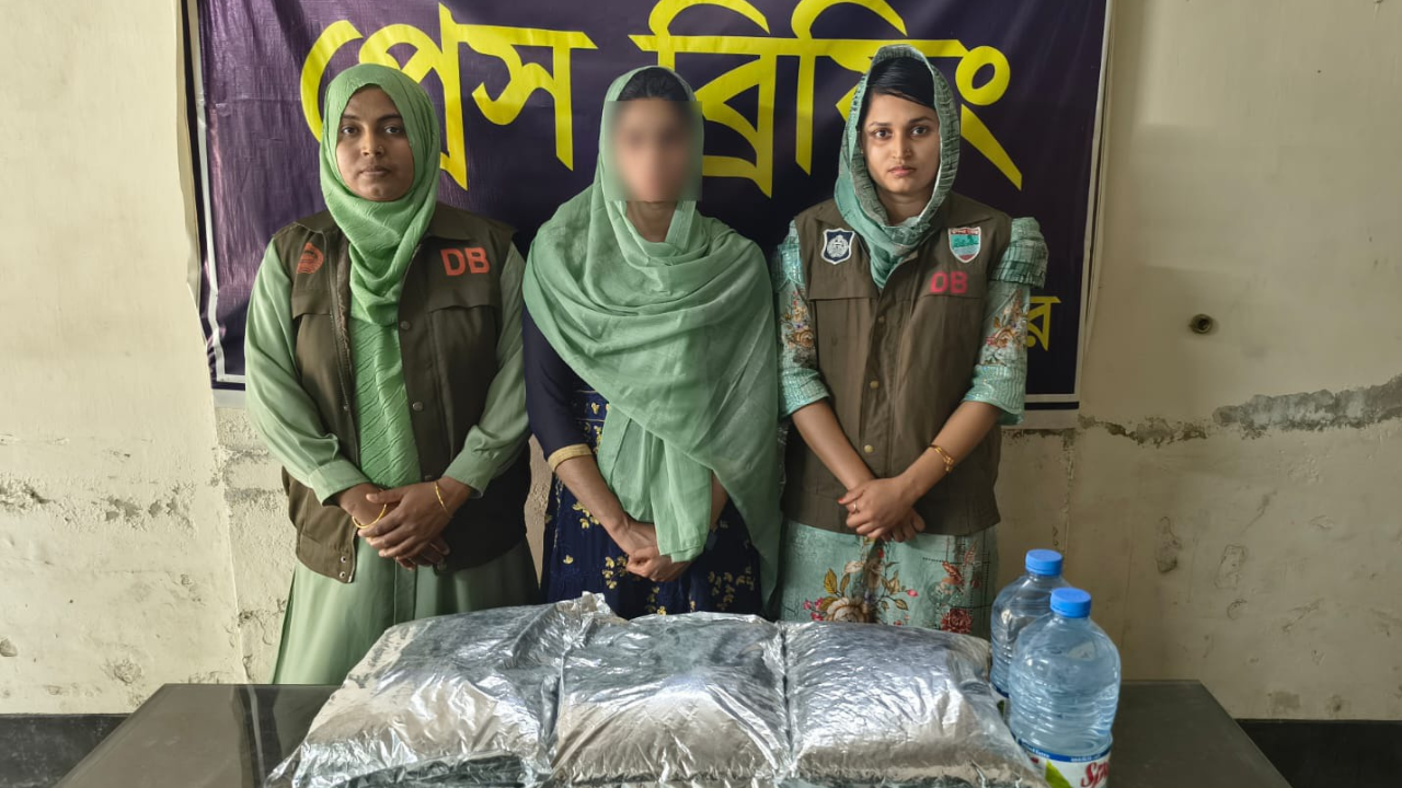 ‘ক্রিস্টাল আইস’ তৈরির কাঁচামালসহ নারী আটক