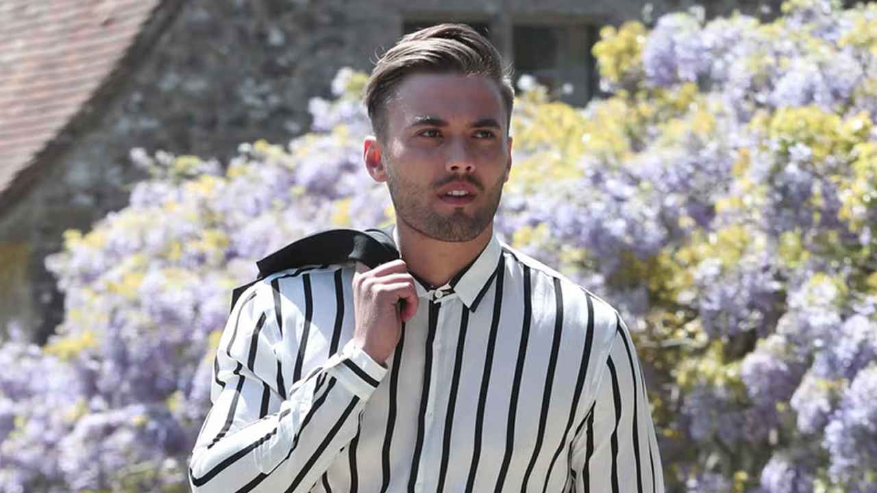 নর্দমা থেকে অভিনেতার মরদেহ উদ্ধার