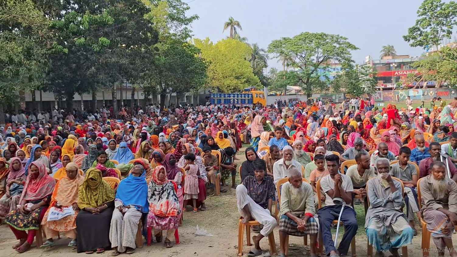 জয়পুরহাটে দুই হাজার অসহায় মানুষের মাঝে ঈদ সামগ্রী বিতরণ