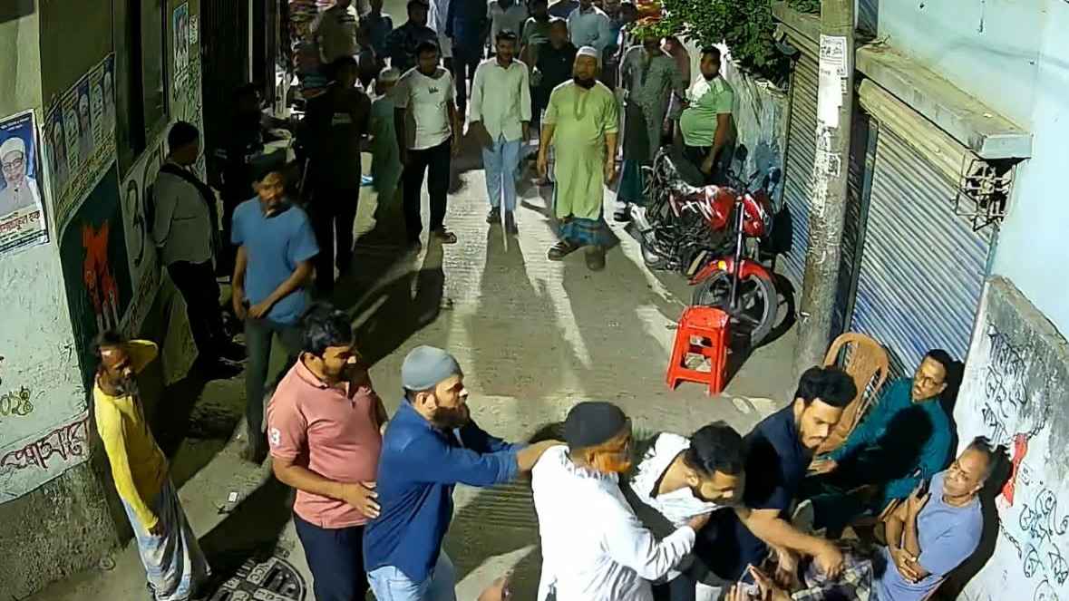 সড়ক দখলের প্রতিবেদন করায় সাংবাদিকের ওপর হামলা