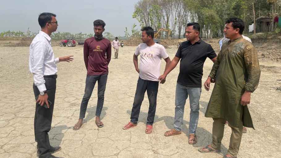 কালীগঞ্জে অবৈধভাবে মাটি কাটায় ২ লাখ টাকা জরিমানা