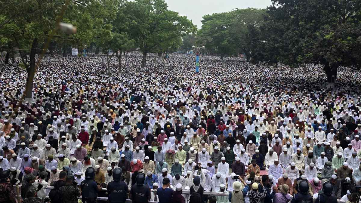 শোলাকিয়ায় ৬ লাখ মুসল্লির অংশগ্রহণে ঈদ জামাত অনুষ্ঠিত 