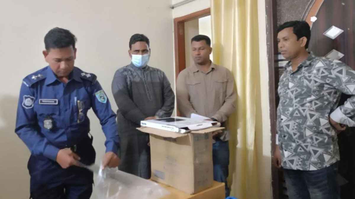 কুড়িগ্রামে সরকারি ওষুধ ও সরঞ্জাম পাচারকালে স্টোর কিপার আটক