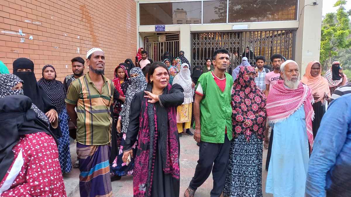 মাদারীপুরে ঘরে ঢুকে একজনকে কুপিয়ে হত্যা