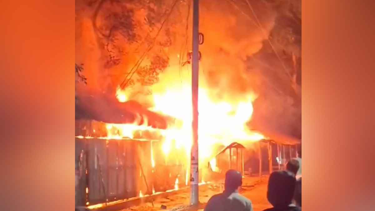 শিবচরে আগুনে ৭ দোকান পুড়ে ছাই