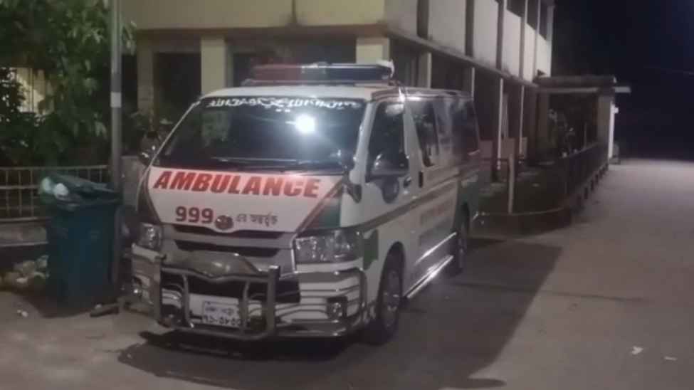 ইজিবাইক খাদে পড়ে বাবা নিহত, মা মেয়েসহ আহত ৪