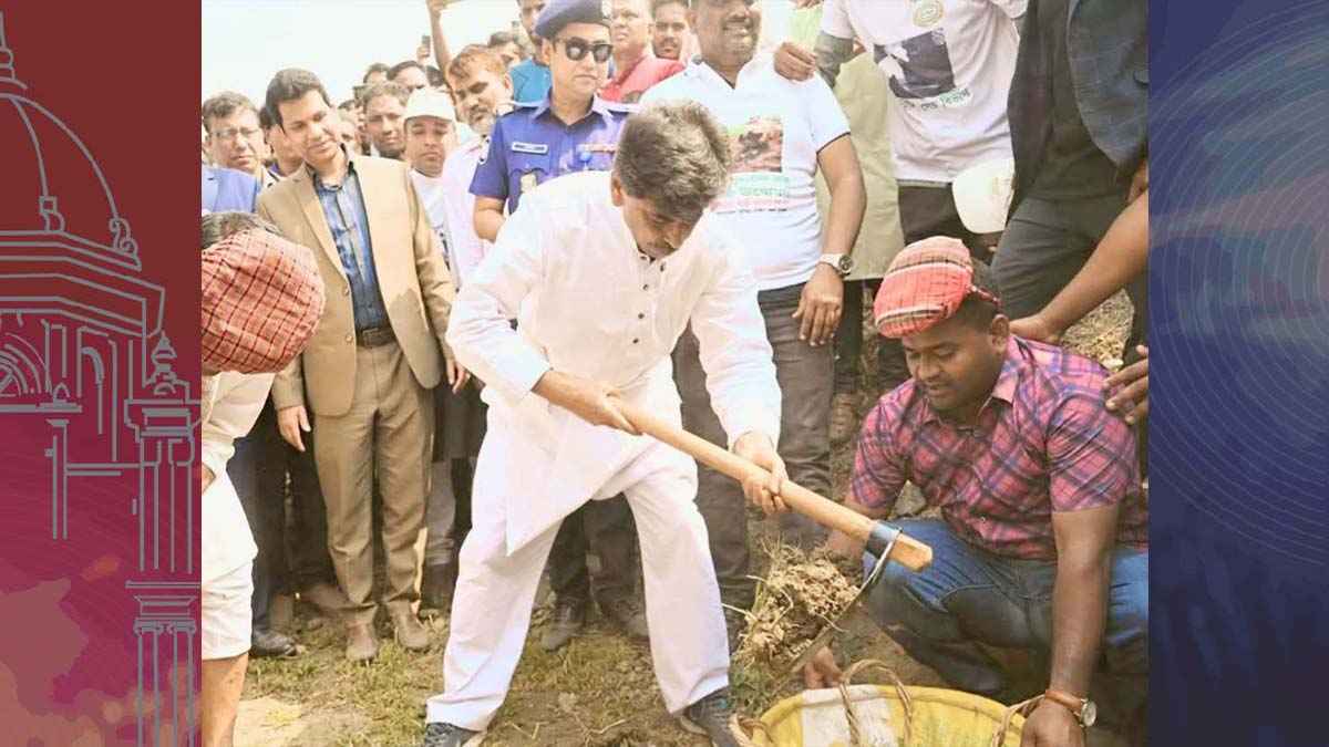 ডাকাতিয়া নদীর শাখা খাল খনন উদ্বোধন করলেন কৃষিমন্ত্রী আমিন উর রশিদ