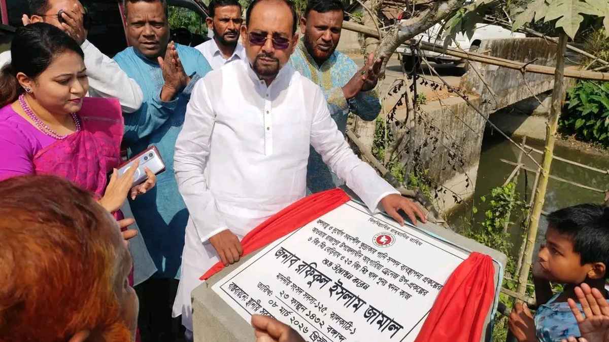 রাজাপুরে খাল পুনঃখননসহ বেড়িবাঁধ নির্মাণ কাজের উদ্বোধন করলেন এমপি জামাল