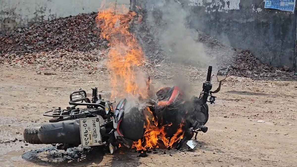 মুন্সিগঞ্জে ফিলিং স্টেশনে মোটরসাইকেলে আগুন