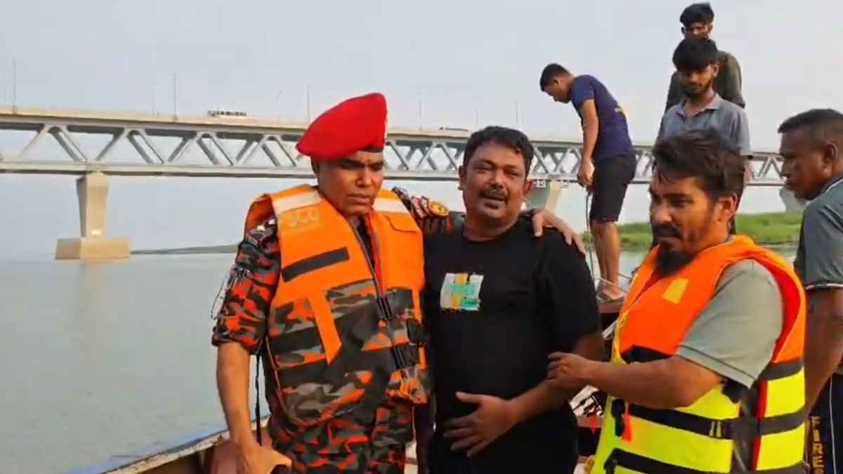 বন্ধুদের সঙ্গে পদ্মা নদীতে গোসলে নেমে স্কুলশিক্ষার্থী নিখোঁজ