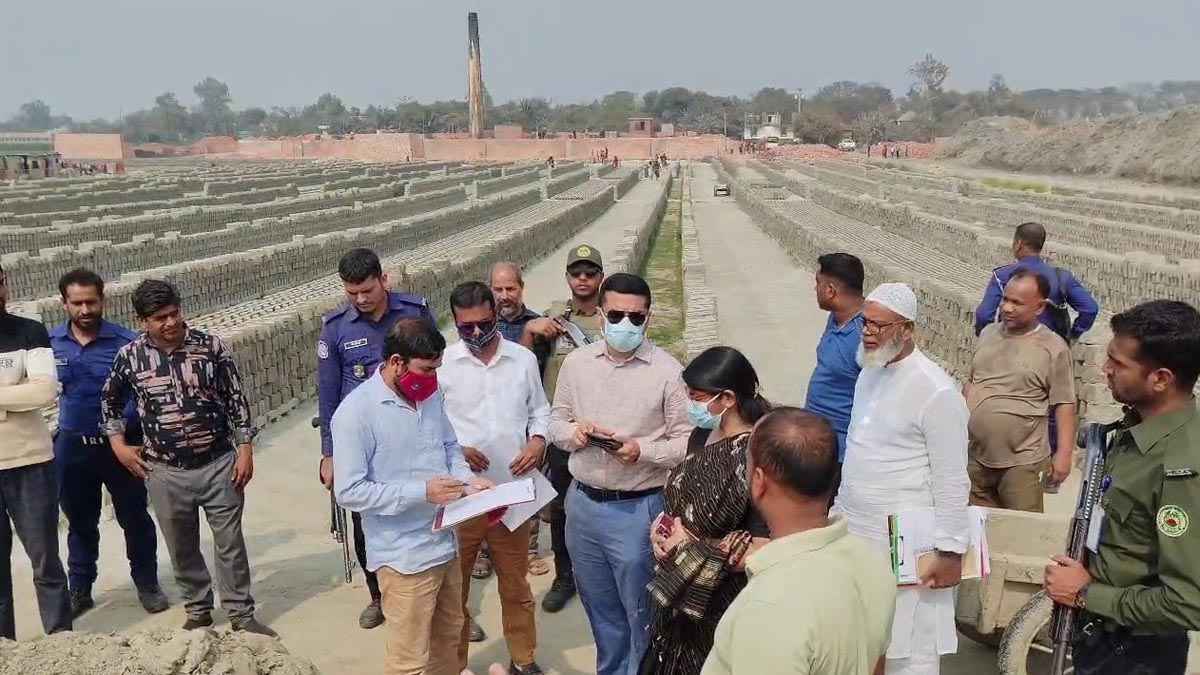 মুন্সীগঞ্জে ৩ ইটভাটা ম্যানেজারকে ৯ লাখ টাকা জরিমানা