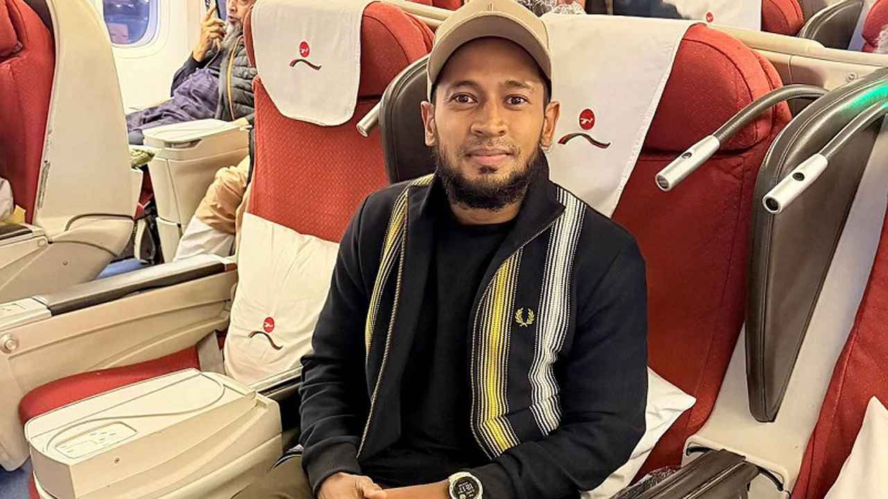 জেদ্দা থেকে দেশে ফিরেছেন মুশফিক