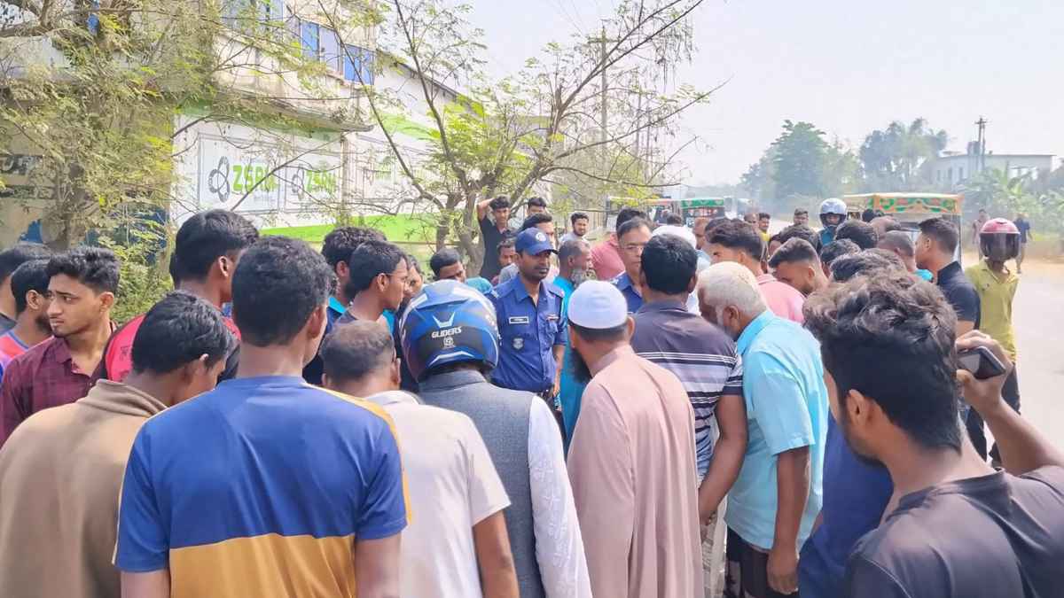 নওগাঁয় বাসের ধাক্কায় মোটসাইকেল আরোহী যুবক নিহত