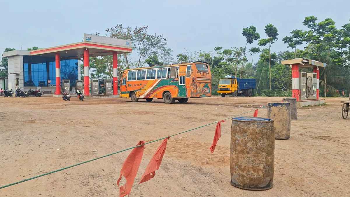 ট্রাকচাপায় ম্যানেজারকে হত্যা: নড়াইলে সব পাম্প বন্ধ ঘোষণা