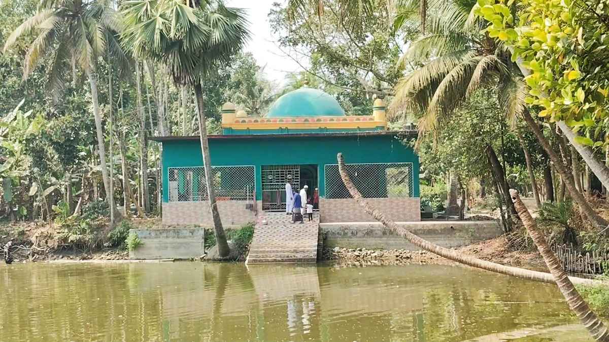 এক রাতেই নির্মিত হয় গোয়ালবাথান জামে মসজিদ