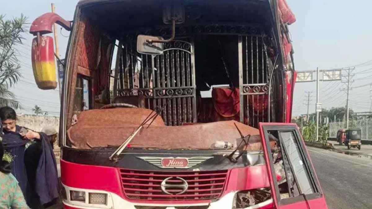 নারায়ণগঞ্জে বাসচাপায় নারীর মৃত্যু