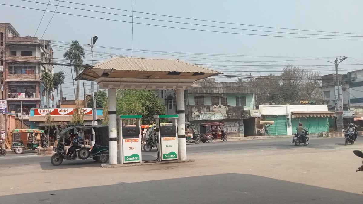 নাটোরে তেল সংকটে বন্ধ ফিলিং স্টেশন, দুর্ভোগ
