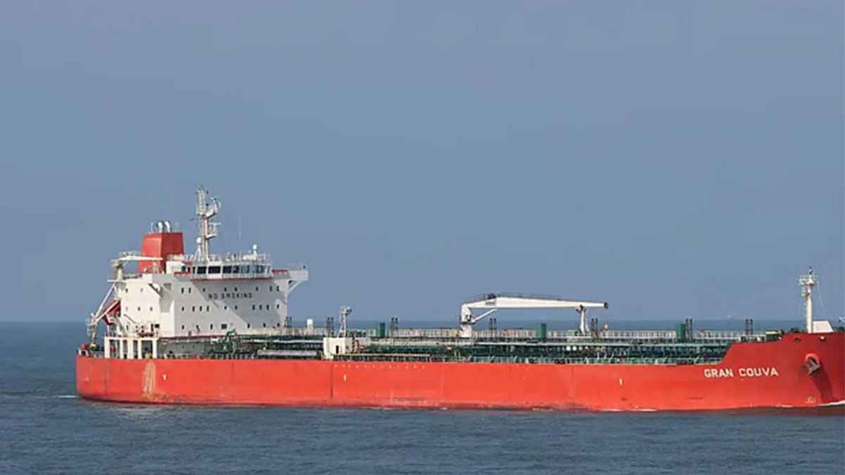 চট্টগ্রাম বন্দরে জ্বালানি তেলবাহী ‘এমটি গ্রান কুভা’