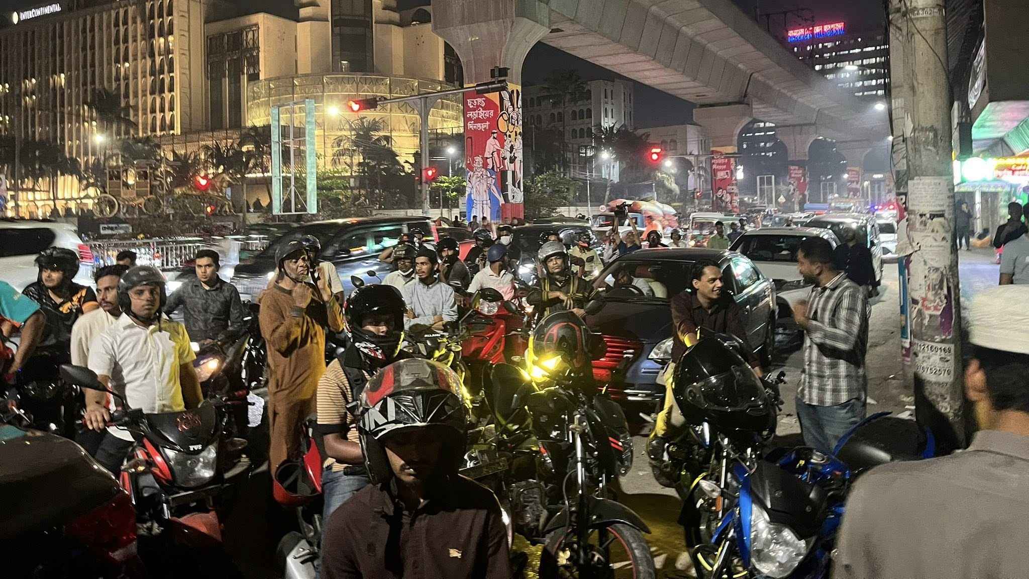 তেলের আতঙ্কে দুশ্চিন্তায় বাইকাররা, পাম্পে গিয়ে জড়াচ্ছেন বিবাদে