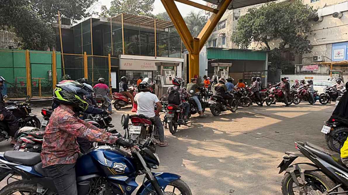 রাইড শেয়ারের বাইকে তেল নেওয়ার সীমা বাড়ালো বিপিসি