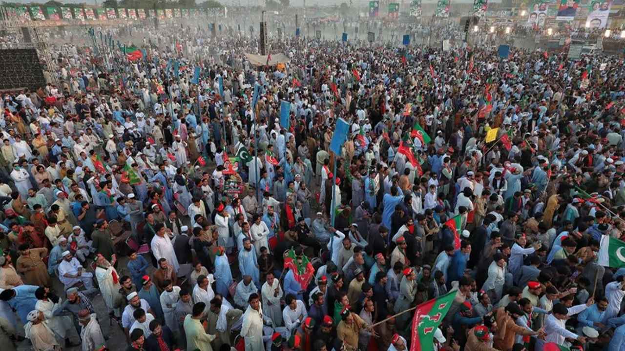 পাকিস্তানে ইরানের সমর্থনে সমাবেশ, নিহত অন্তত ২৫