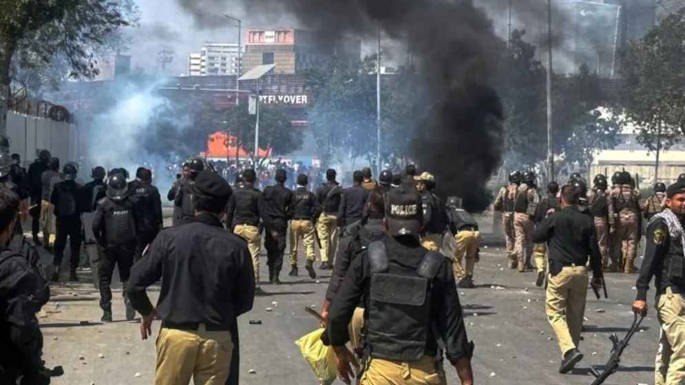 পাকিস্তানে ভিসা কার্যক্রম স্থগিত করল যুক্তরাষ্ট্র