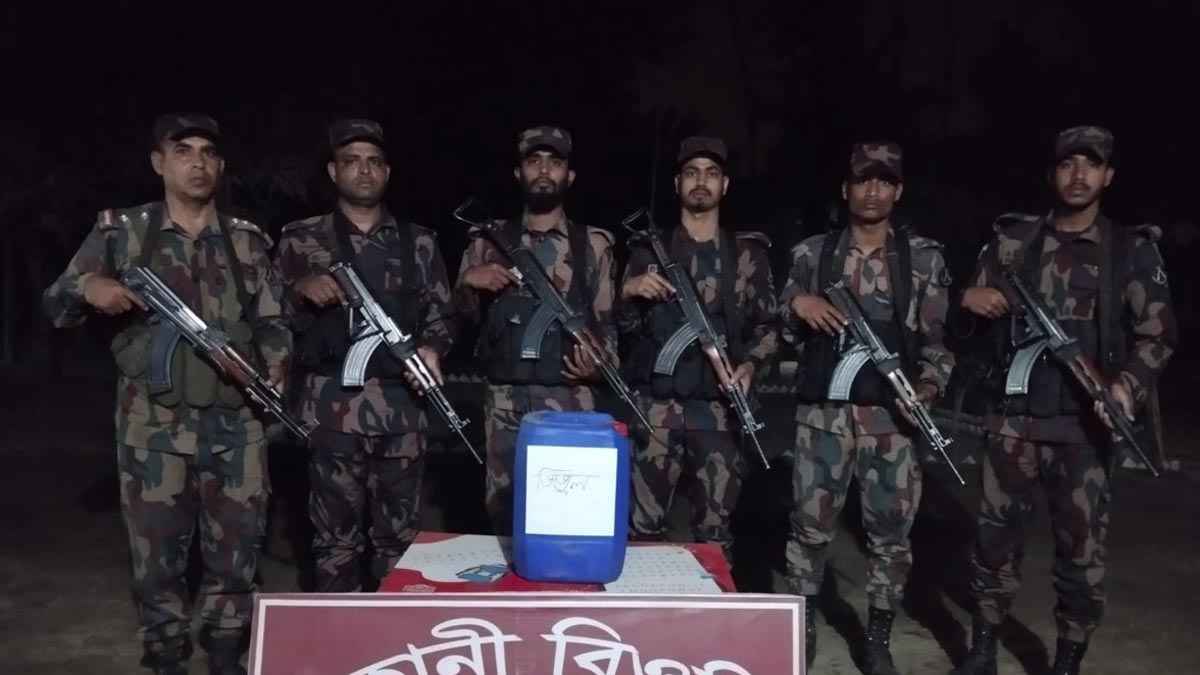 তেঁতুলিয়া সীমান্তে ১৬ লিটার ডিজেল উদ্ধার