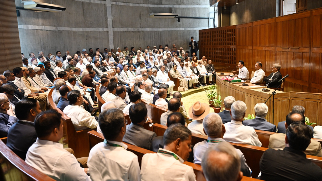 ক্ষমতাসীন দল বিএনপির সংসদীয় দলের বৈঠক চলছে।। ছবি: সংগৃহীত