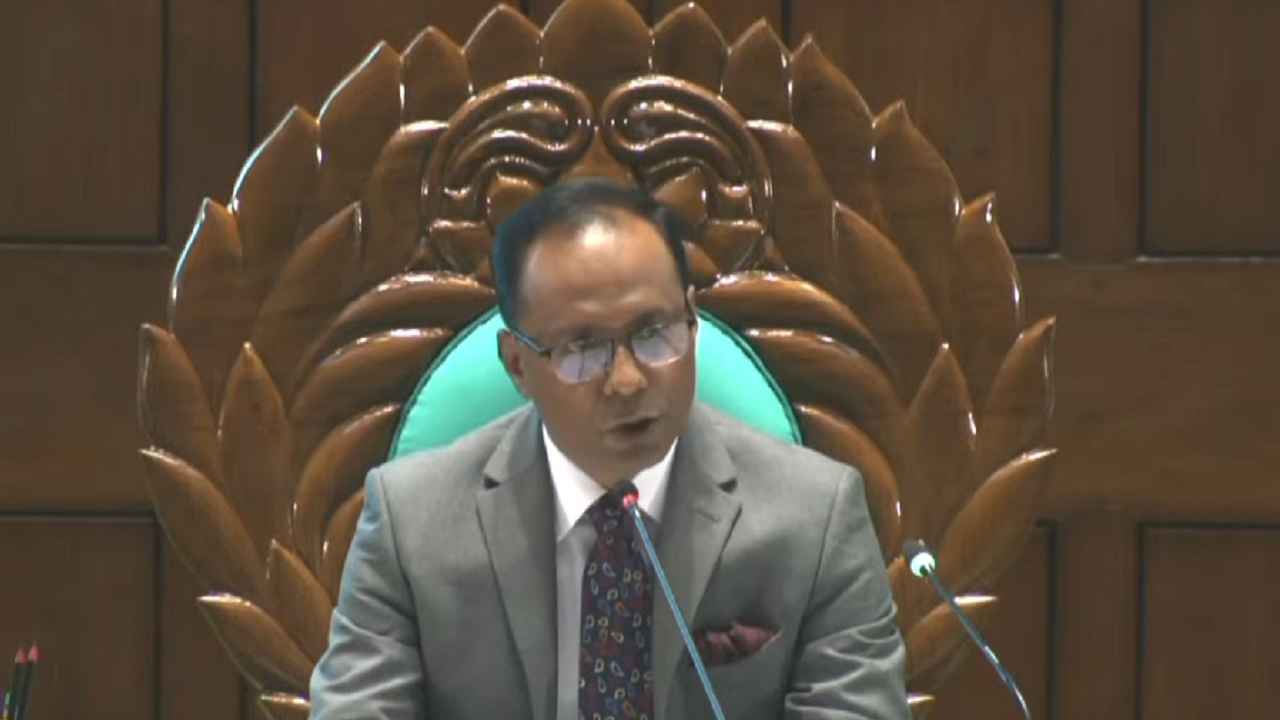 মেজর হাফিজের অনুপস্থিতিতে স্পিকারের চেয়ারে কায়সার কামাল