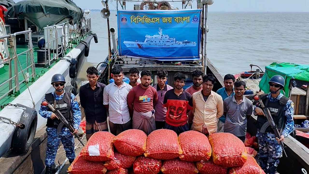 মিয়ানমারে আলু পাচারকালে আটক ১০