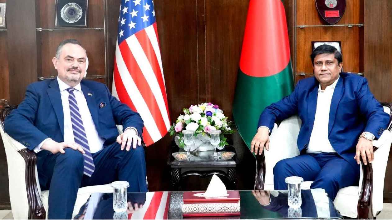 প্রধানমন্ত্রীর প্রতিরক্ষা উপদেষ্টার সঙ্গে মার্কিন রাষ্ট্রদূতের সাক্ষাৎ