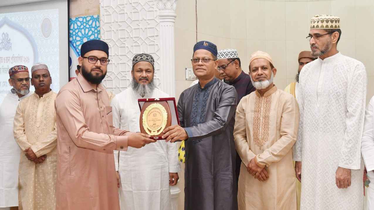 পুলিশকে ধর্মীয় অনুশাসন মেনে নৈতিকতা চর্চার আহ্বান আইজিপির