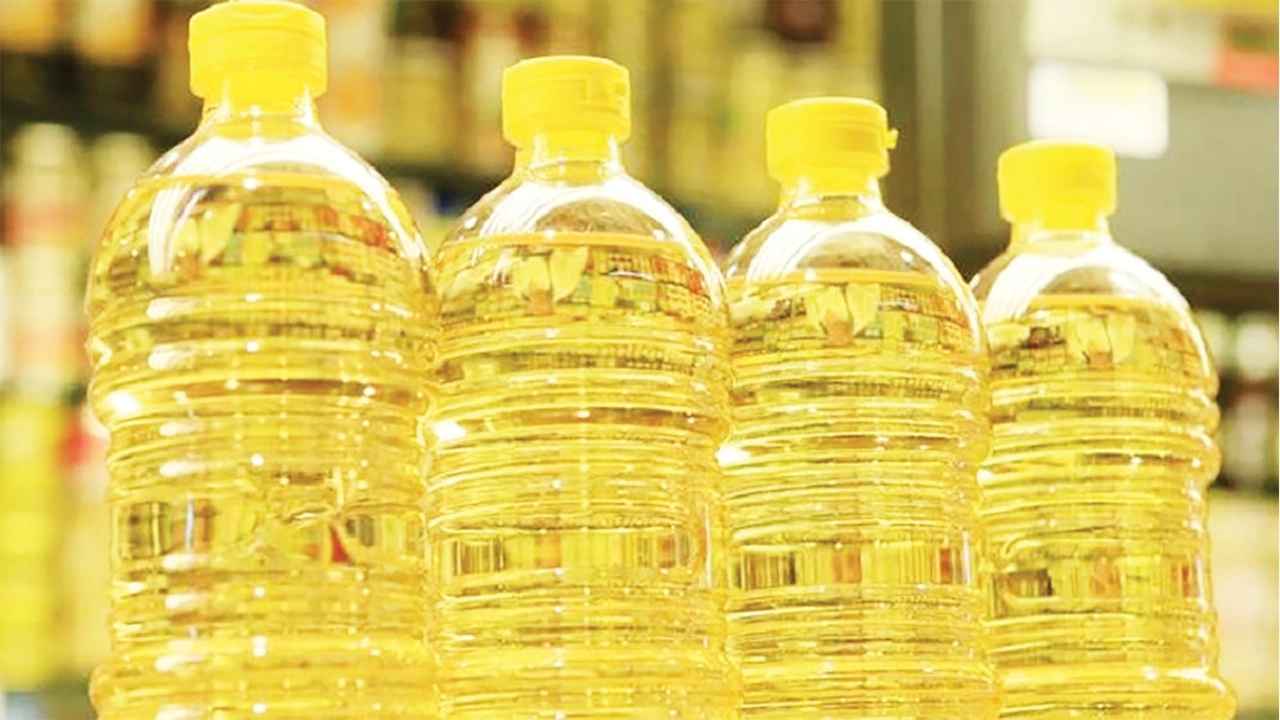 বাজারে সয়াবিন তেল সংকটের কারণ সরবরাহ কম, খোলা তেলের দাম ঊর্ধ্বমুখী