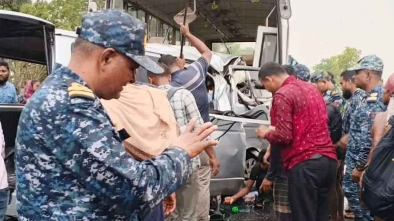 বাগেরহাটে সড়ক দুর্ঘটনায় নিহত বেড়ে ১৪, নববধূকে নিয়ে ফেরা হলো না বরের