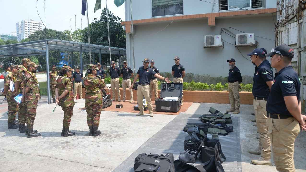 ডিএমপির বোম্ব ডিসপোজাল ইউনিট পরিদর্শন করল সেনাবাহিনী