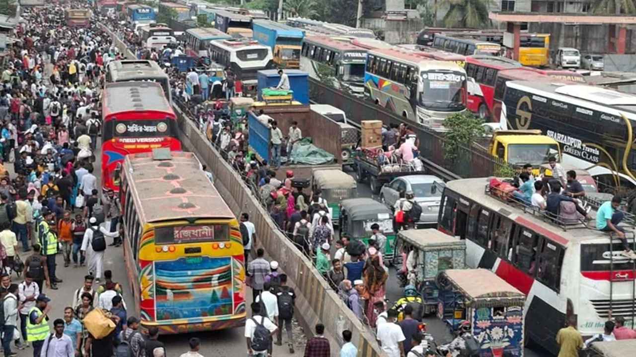 শিল্পকারখানায় ছুটি, ঢাকা-টাঙ্গাইল মহাসড়ক ও চন্দ্রায় দীর্ঘ যানজট