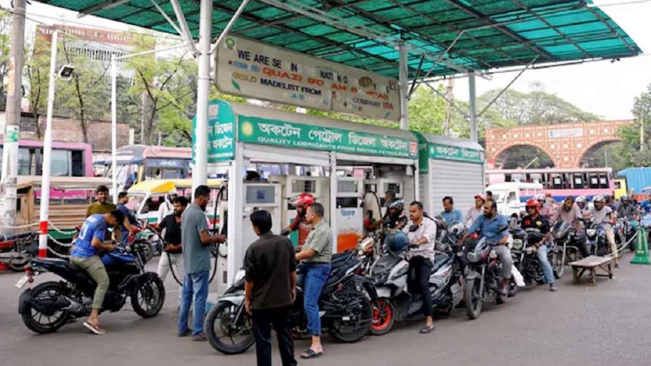 পর্যাপ্ত মজুত আছে, তবুও জ্বালানি তেলে সংকট কেন?