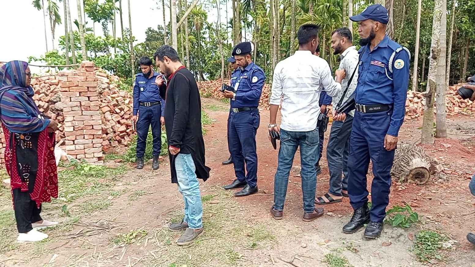 পিরোজপুরে গলাকাটা ও মাথাবিহীন লাশের পরিচয় শনাক্ত