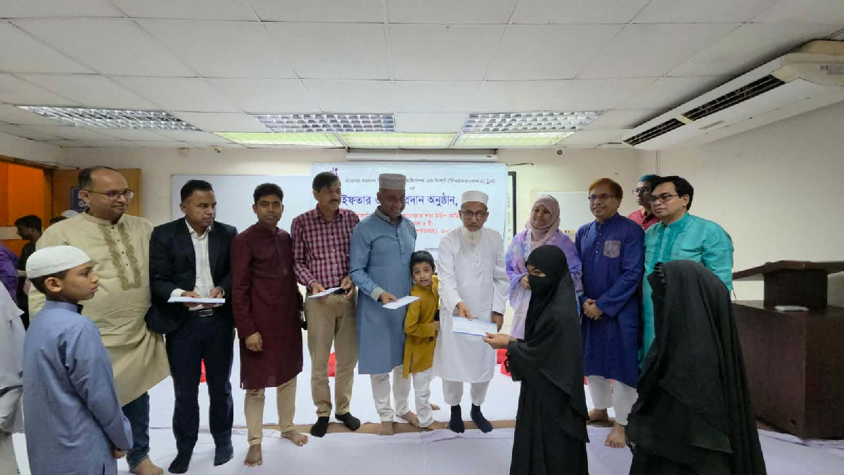 অসচ্ছল-মেধাবী শিক্ষার্থীদের বৃত্তি দিল পিএনআরএফআর