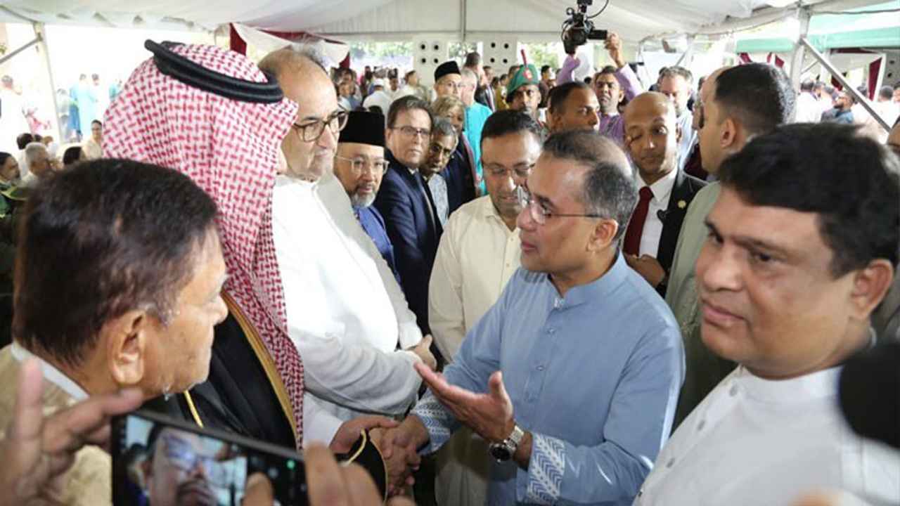 যমুনায় কূটনীতিকদের সঙ্গে ঈদের শুভেচ্ছা বিনিময় করেছেন প্রধানমন্ত্রী