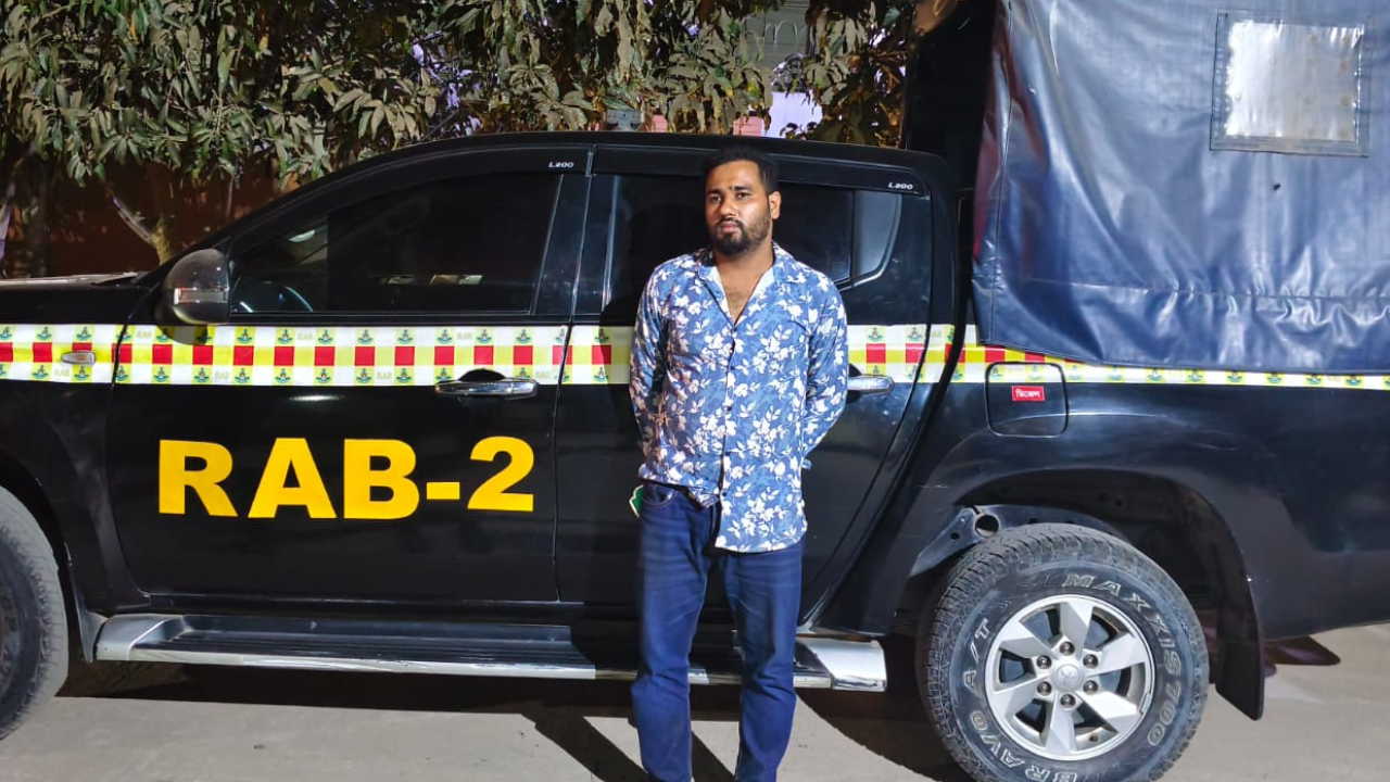 চাঁদা না দেয়ায় বাবার সামনে ছেলেকে কুপিয়ে হত্যা, প্রধান আসামি গ্রেফতার