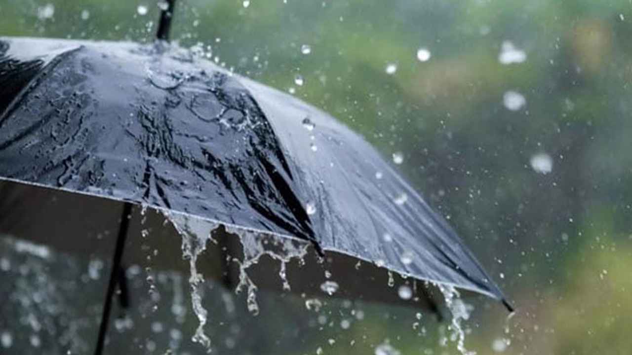 মেঘ-বৃষ্টির আভাস, তাপমাত্রায় সামান্য ওঠানামা