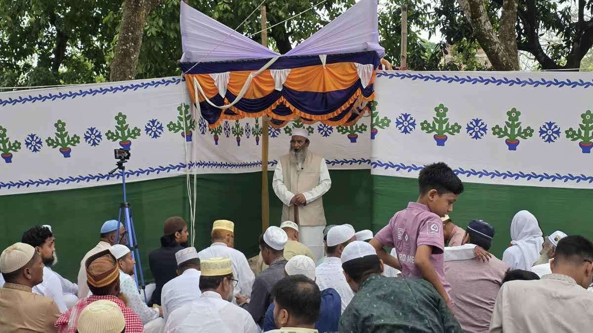 রাজশাহীতে ঈদুল ফিতরের নামাজ শেষে দেশ ও বিশ্ব শান্তি কামনা
