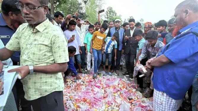 রংপুরে আইসক্রিমের ভেতরে মিলল আস্ত কেঁচো, এলাকায় চাঞ্চল্য