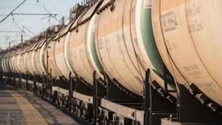 রাশিয়া ১ এপ্রিল থেকে পেট্রোল রপ্তানি বন্ধ করছে