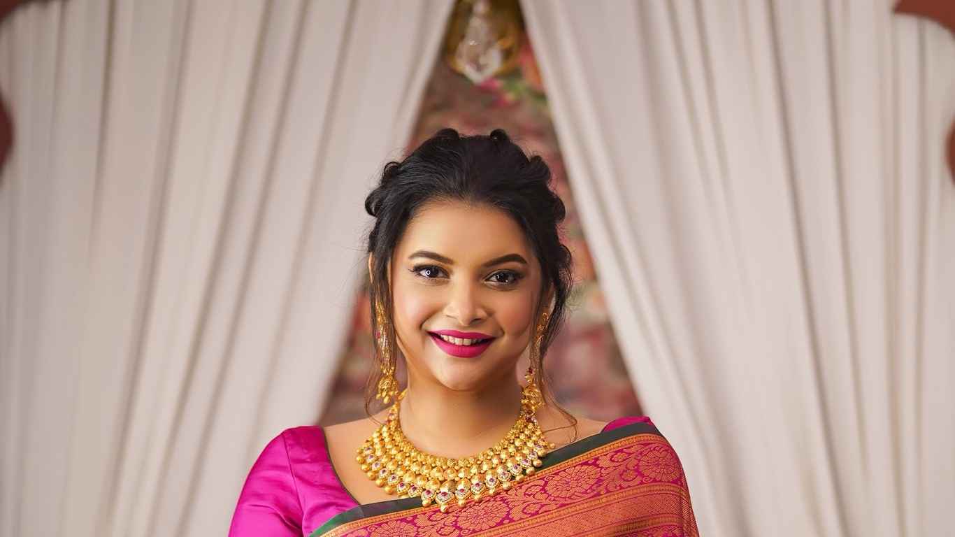 মাঝরাতে ঘুমানোর আগে জুতা খোঁজেন শবনম ফারিয়া!